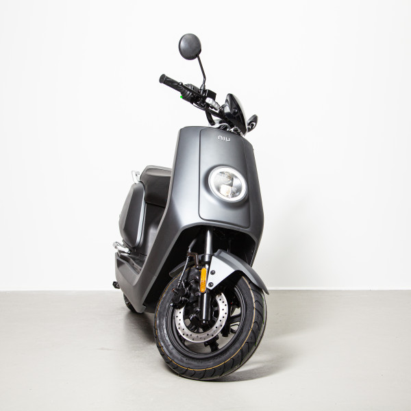 NIU NQi Sport Mattgrau 45 km/h Elektrorolle E-Roller L1e