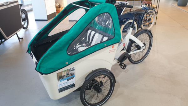 TrioBike Boxter inkl. Dämpfer, Verdeck & Sitze für 2 Kids